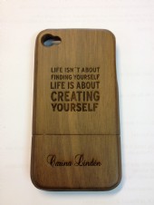 iPhone skal valnöt med gravyr